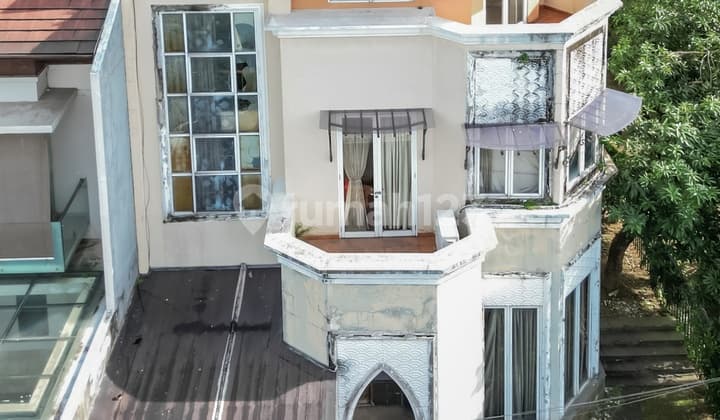 Rumah Klasik Dalam Townhouse di Area Pondok Indah