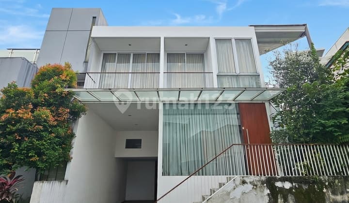 Rumah Siap Huni Mewah Dalam Townhouse di Kemang