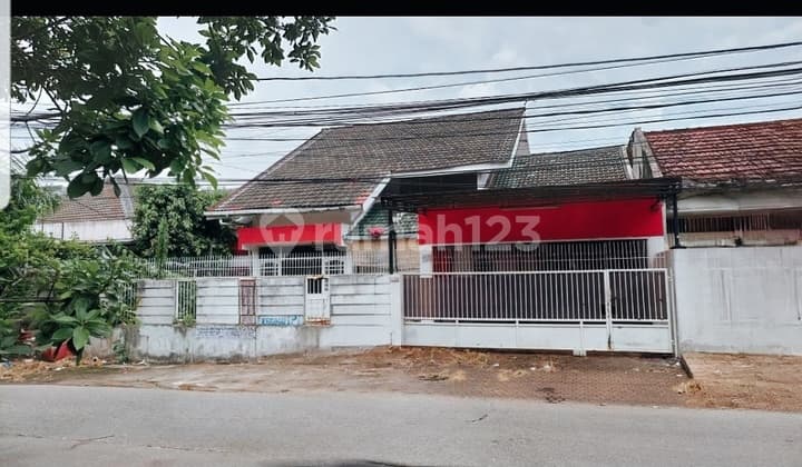 Rumah Lama Dalam Komplek Akses Jalan Lebar di Cinere