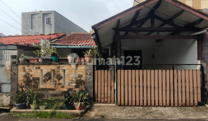 Old House in Pondok Pinang Area