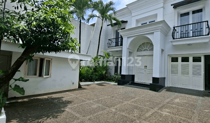 Luxury House in the Kebayoran Baru Area