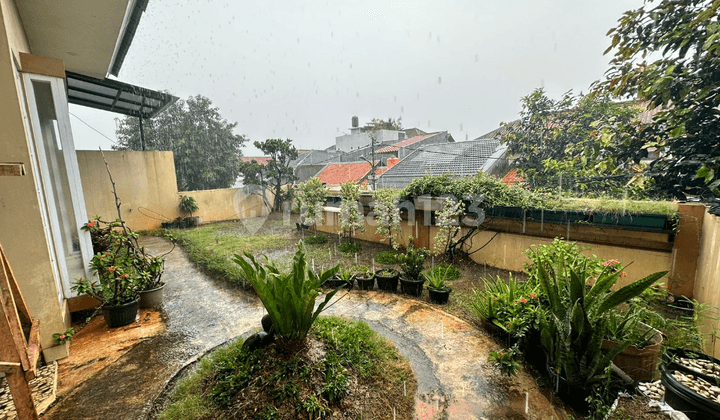 Rumah Asri Dalam Perumahan Area Joglo Jakarta Barat