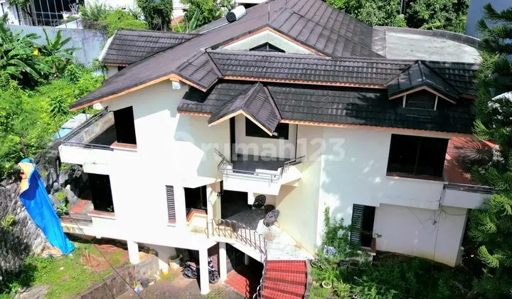 Rumah Lama di Area Simprug Jakarta Selatan