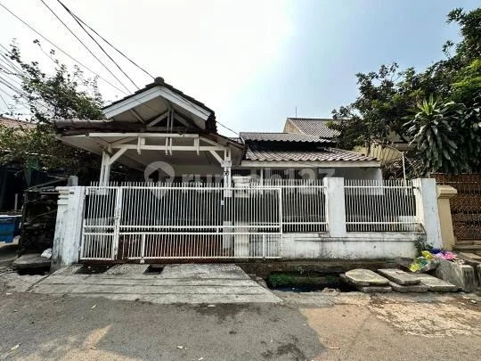 Taman Meruya. Dijual Rumah 2lt Dalam Kompleks