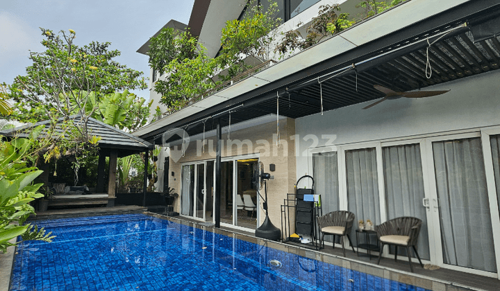 Rumah Mewah 4 Lantai Dalam Townhouse di Lebak Bulus