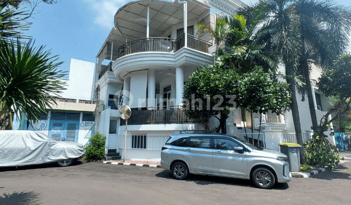Dijual Rumah dalam Town House Area Gatot Subroto Jakarta Selatan