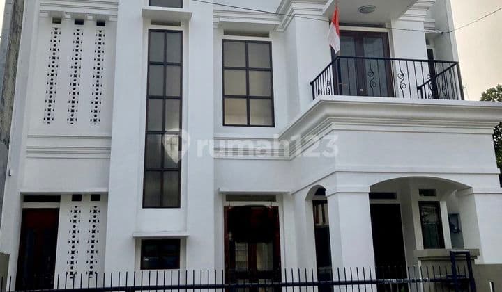 Rumah Klasik Modern Mewah Di Area Lebak Bulus