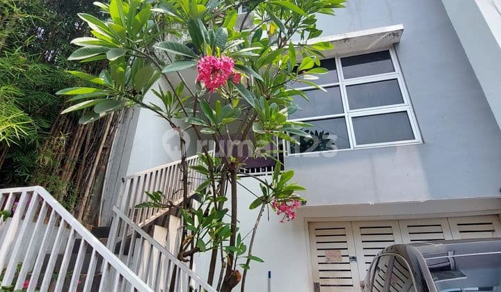 Comfortable house in a strategic complex in Tanah Kusir, South Jakarta