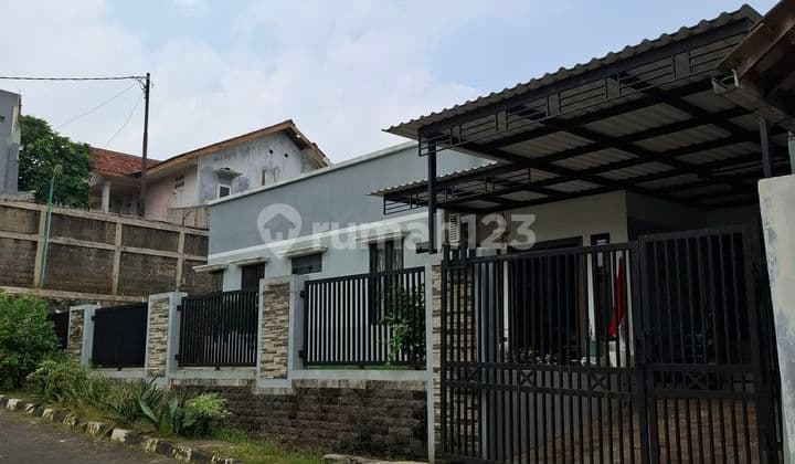 Ready-to-Occupy House in a Nice Complex at Radar Auri Cimanggis Depok