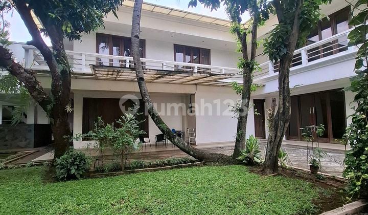 A House Suitable for a Guesthouse or Homestay in Lenteng Agung