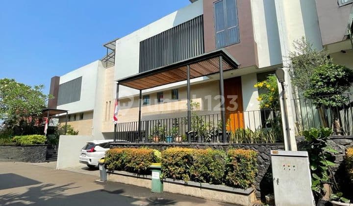 Rumah Bagus Dan Nyaman Dengan Pool Dalam Townhouse Di Area Prime Cipete