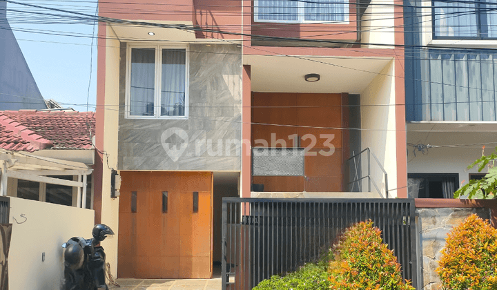 Rumah Siap Huni 3 Lantai Di Pondok Indah Jaksel