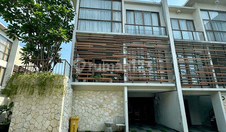 Rumah 3 Lantai Private Pool Dalam Townhouse di Ampera Jaksel