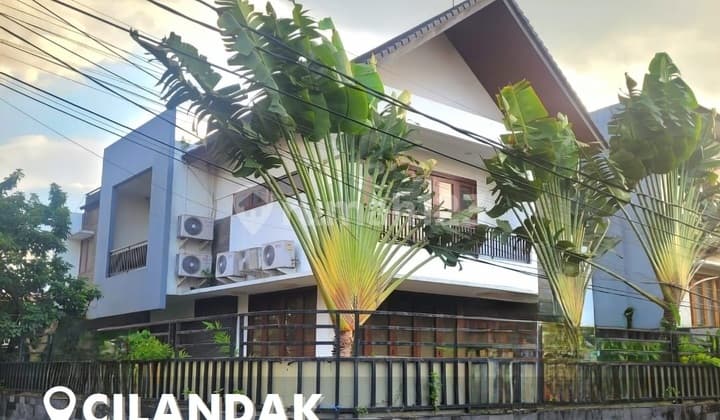 Rumah Cantik Siap Huni Dekat Stasiun MRT Cipete Jakarta Selatan