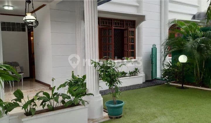 Rumah Mewah Dalam Komplek Semi Furnished Di Cipete Area