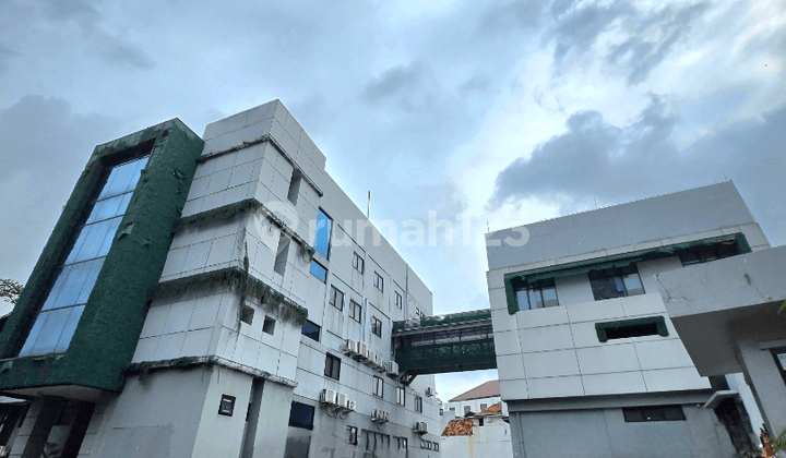 Gedung Kantor di Jalan Saharjo Tebet