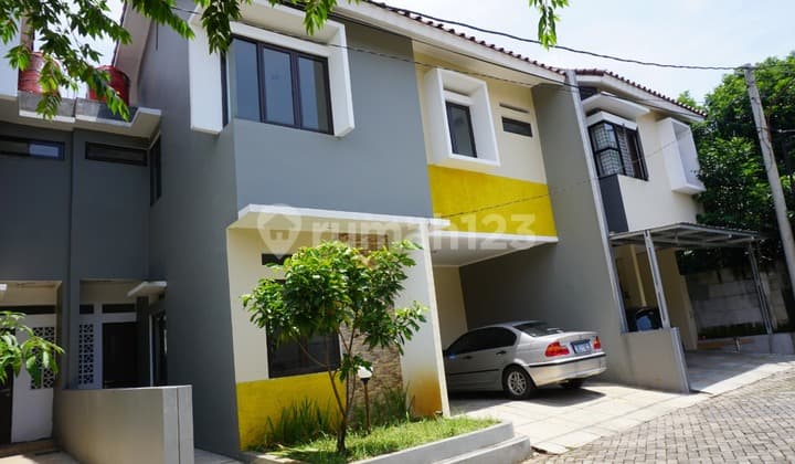 Dijual Rumah Cantik Dalam Townhouse Di Cinere