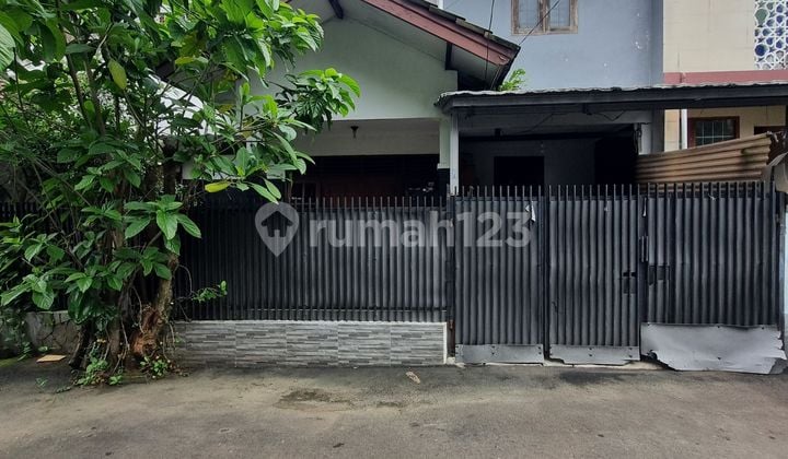 Rumah Lama Terawat di Cinere Dalam Komplek