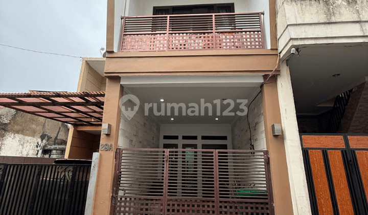 Rumah Modern Minimalist 2 Lantai di Gandaria Selatan Cilandak
