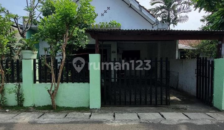 Rumah Lama Terawat Di Ciputat