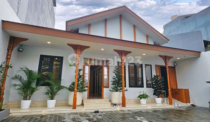 Jual Murah Rumah Classic Brand New di Kebayoran Baru
