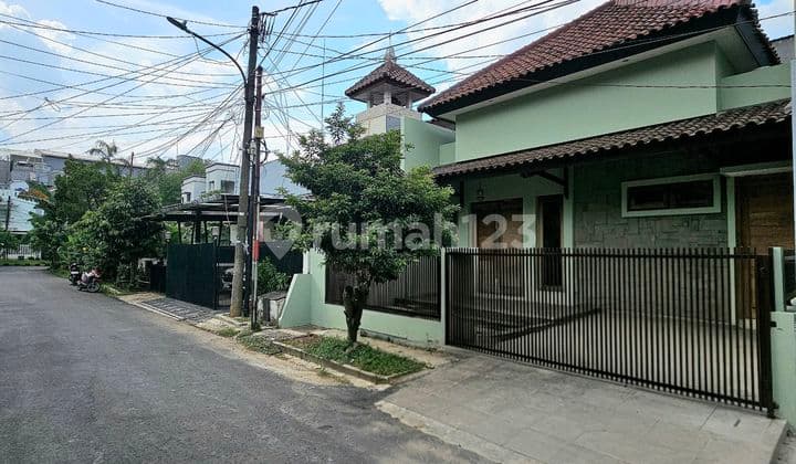 Jual Rumah Full Renovasi di Dalam Komplek Lebak Bulus