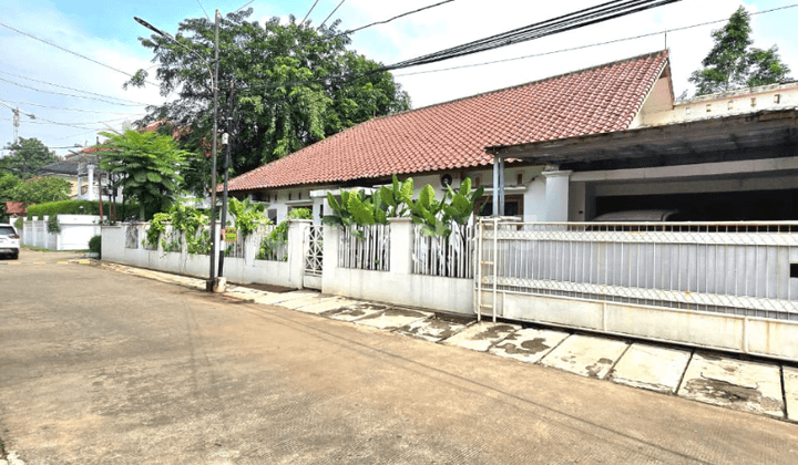 Beautiful Luxury 1-Story House in a Complex in Cipete, South Jakarta