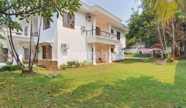 Rumah mewah siap huni di kawasan elit dan nyaman di Kemang
Jakarta Selatan