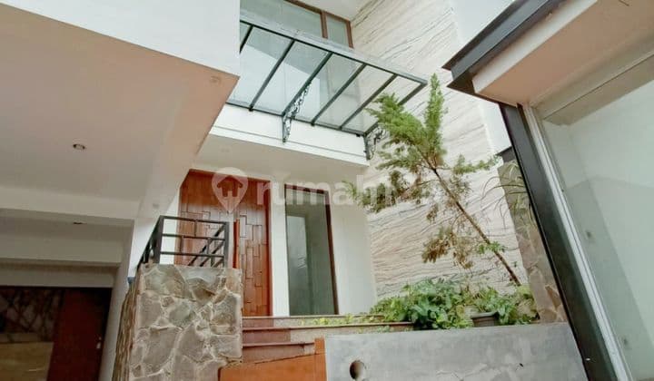 Luxury Ready-to-Occupy House in Bintaro, Strategic Location Near RC Veteran Toll Gate, South Jakarta