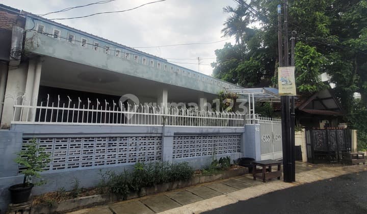 Well-Maintained Old House in Benhil Suitable for Boarding