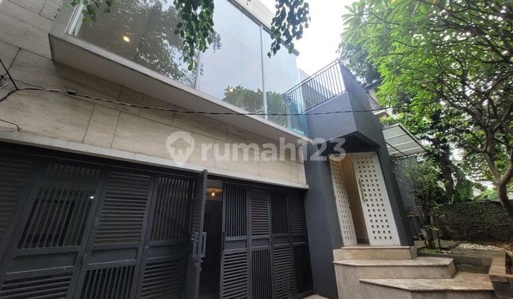 Cipete, Rumah Minimalis Dekat Kemang Village