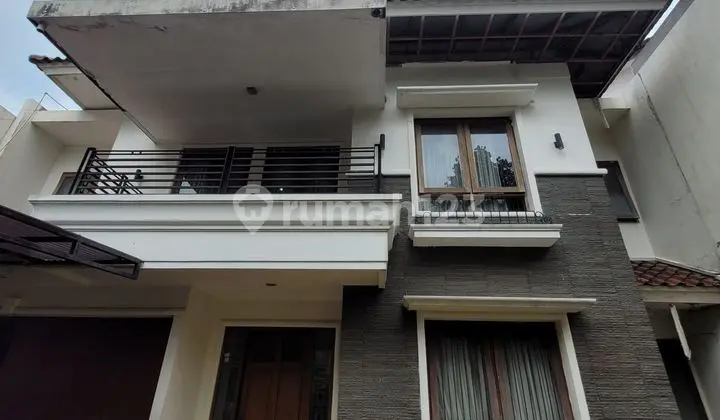 Ready-to-occupy house near SCBD