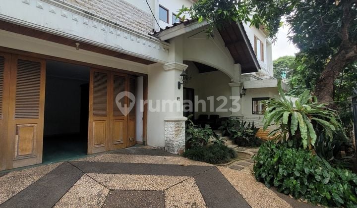 Rumah Megah di Menteng Pegangsaan Dekat Stasiun Manggarai