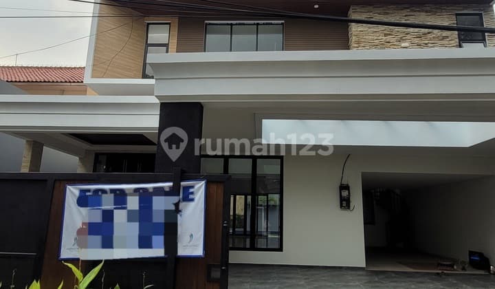 Rumah Baru Dalam Kompleks di Radio Dalam