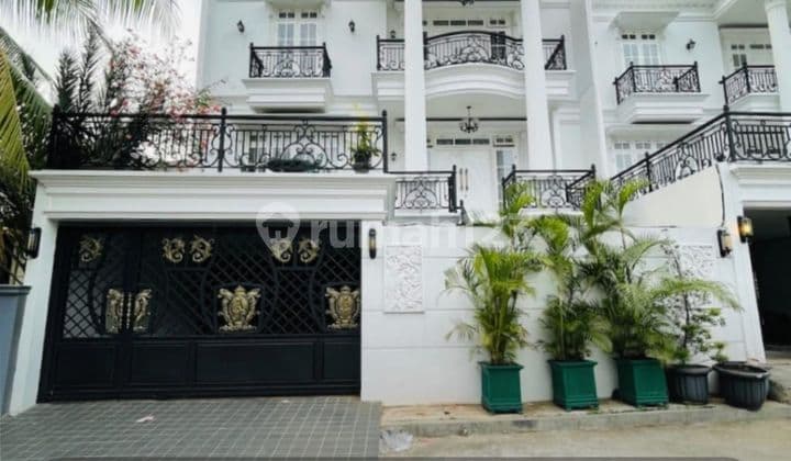 Modern Classic House in Cilandak