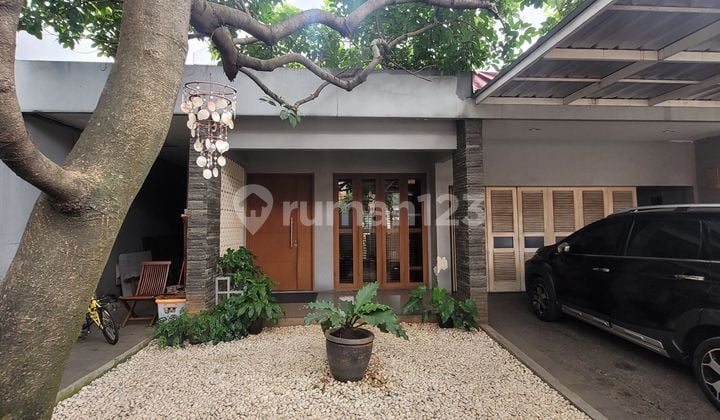 Rumah Asri Dalam Kompleks di Pejaten