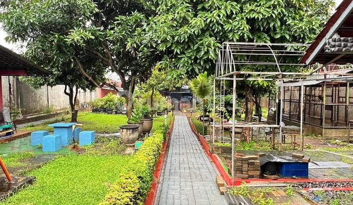 Dijual Rumah Hitung Tanah 20X120 Area Strategis di Bsd City