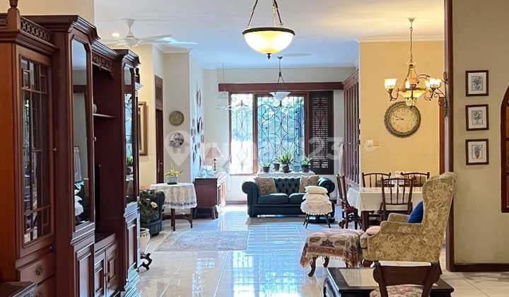 Rumah 2 Lantai 6+1KT Ada Taman Total Luas 700 Meter Di Cilandak