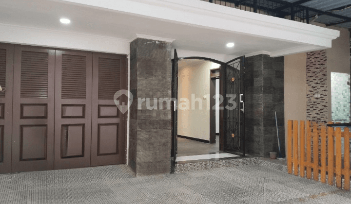 3-Story House in Kelapa Gading