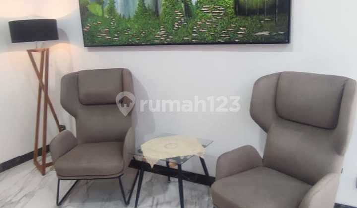 Disewakan Penthouse kondominium golf Karawaci, baru renovasi, hanya selangkah ke UPH