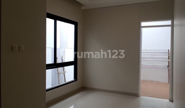 2-Story House in Kota Wisata, Nice and Comfortable to Live In, Price Negotiable