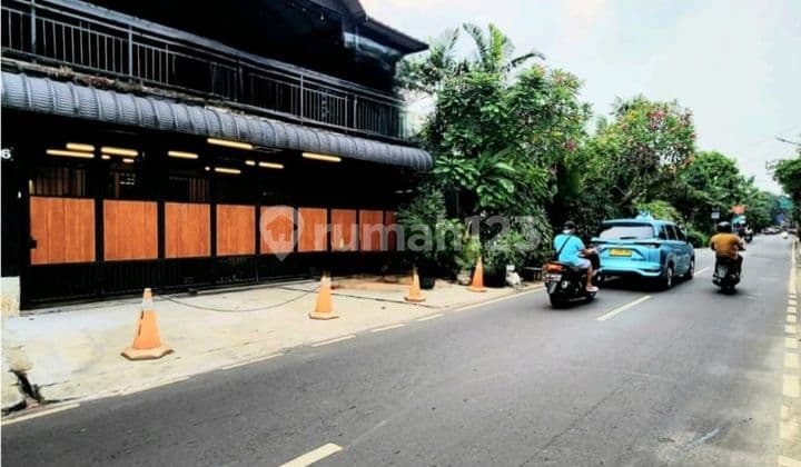 Dijual Tempat Usaha Lokasi Strategis 3 Lantai Shm Bagus