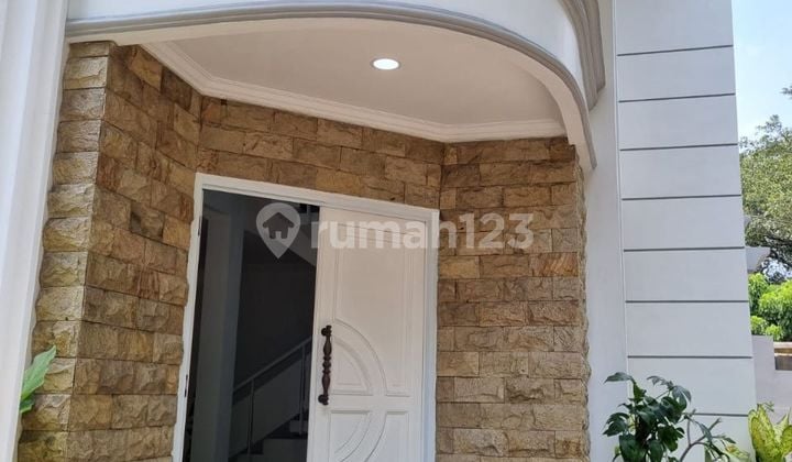 Rumah di Jl. Sungai Sambas Kebayoran Baru Jakarta Selatan. 2 Lantai SHM Bagus