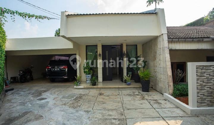 Rumah di Jl. Kemang Jakarta Selatan. 2 Lantai SHM Bagus