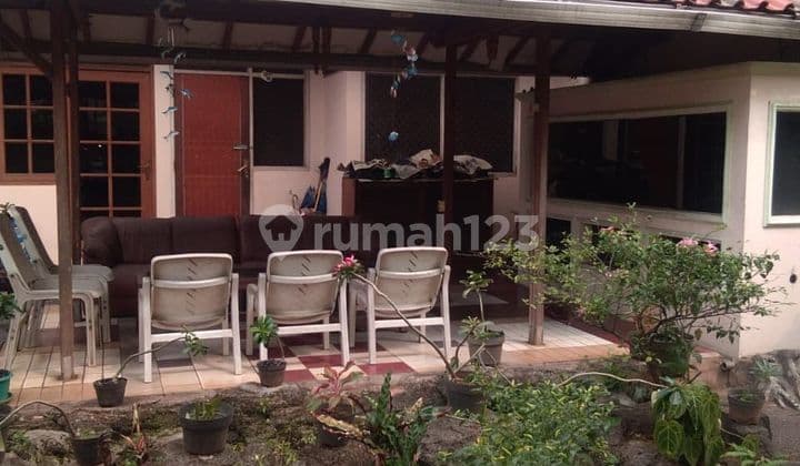 Rumah di Jln. Cidodol Raya Kebayorn Lama Jaksel. SHM Butuh Renovasi