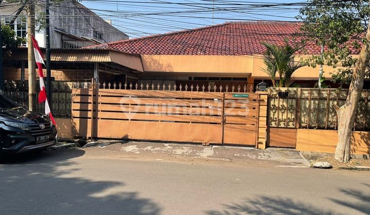 Rumah di Jalan Taman Radio Dalam Gandaria Jaksel. SHM Bagus