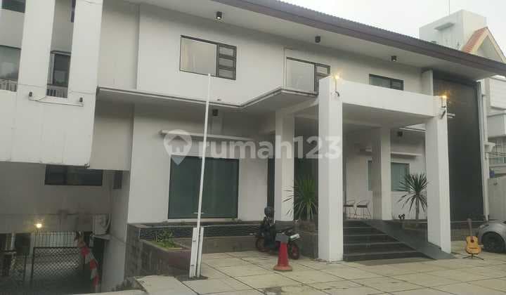 Office Space in Wijaya 1237.0 m² Semi Furnished HGB