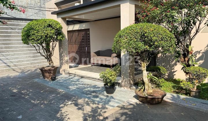 Disewakan Rumah Mewah 3 Lantai Bisa Buat Kantor Di Jalan Pekayon Pasar Minggu Jaksel