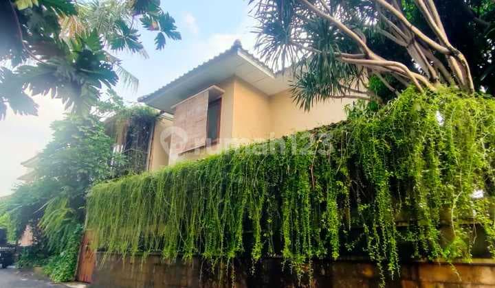 Disewakan Rumah2 Lantai Ada Pool Dalam Komplek di Pejaten Barat Jaksel