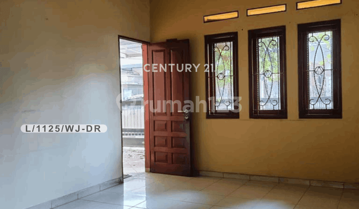 Ready-to-Occupy House with a Strategic Location in Cicendo, Bandung